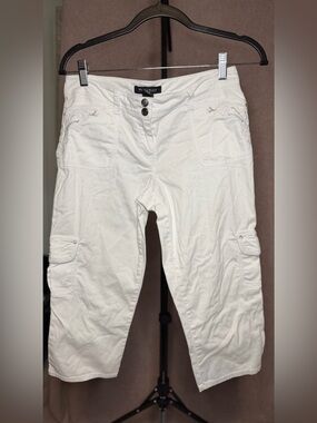 White House Black Market White Cargo Capri Pants Size 0 Embroidered Crop Leg